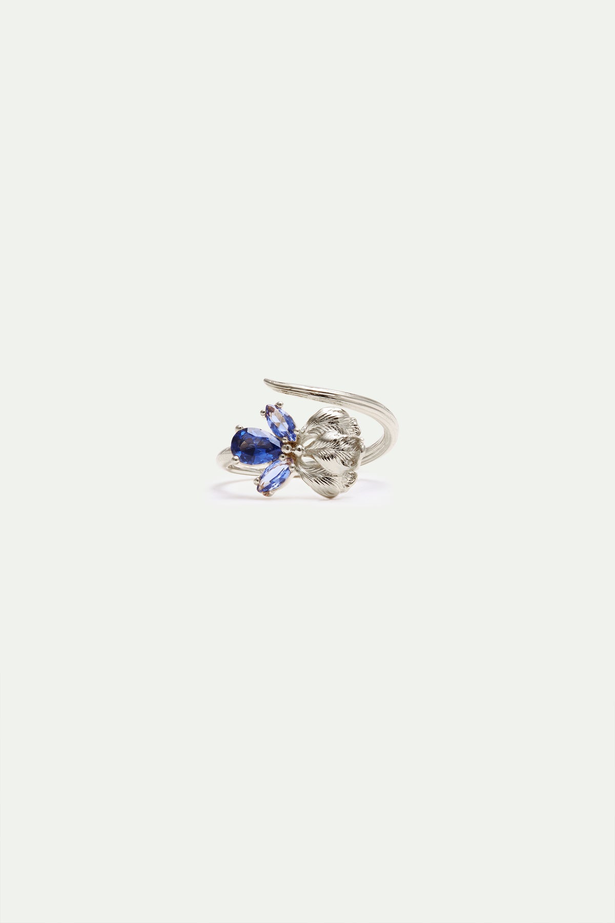 Bague ajustable iris argentées et pierres bleues