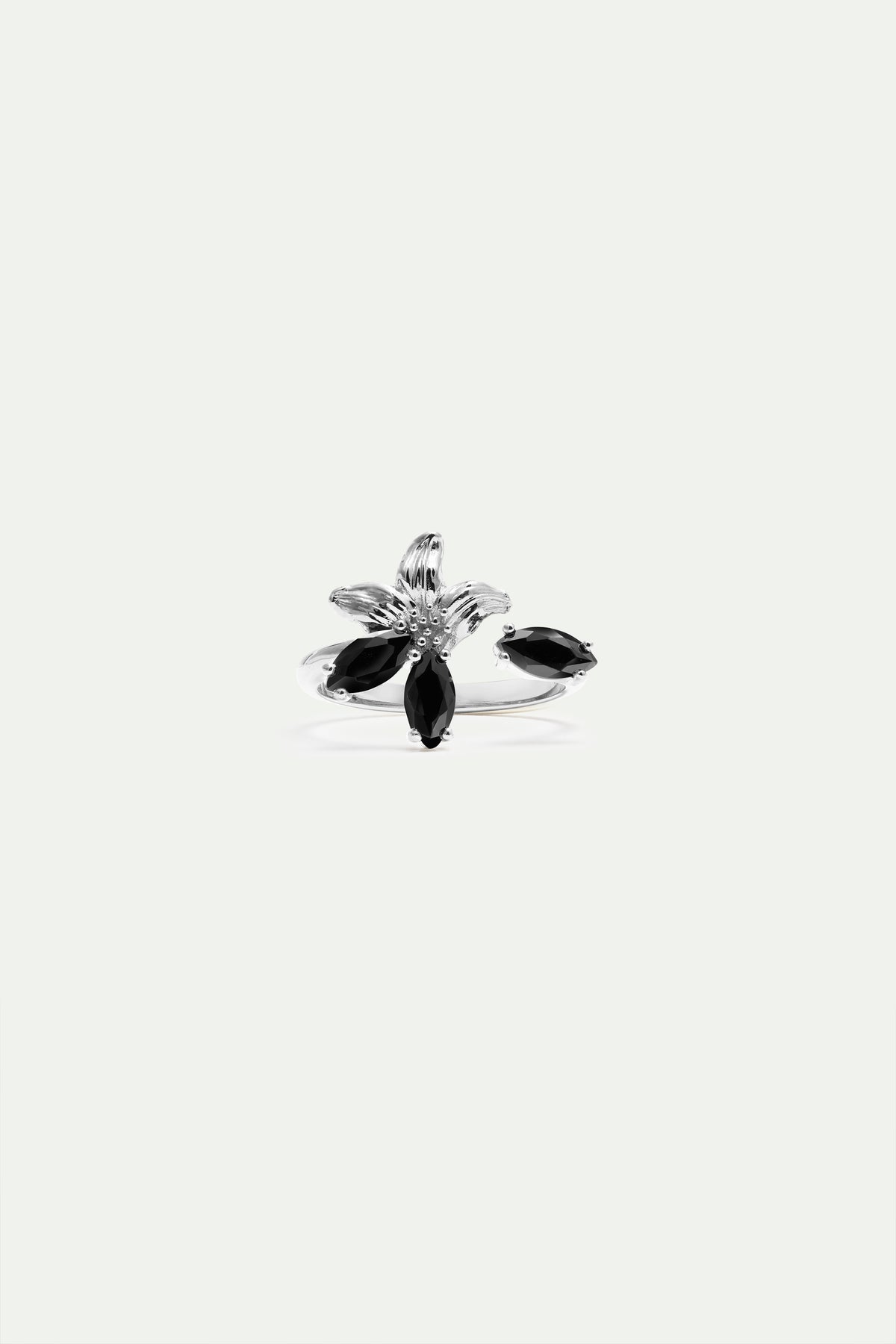 Bague ajustable argentée lys et pierres noires