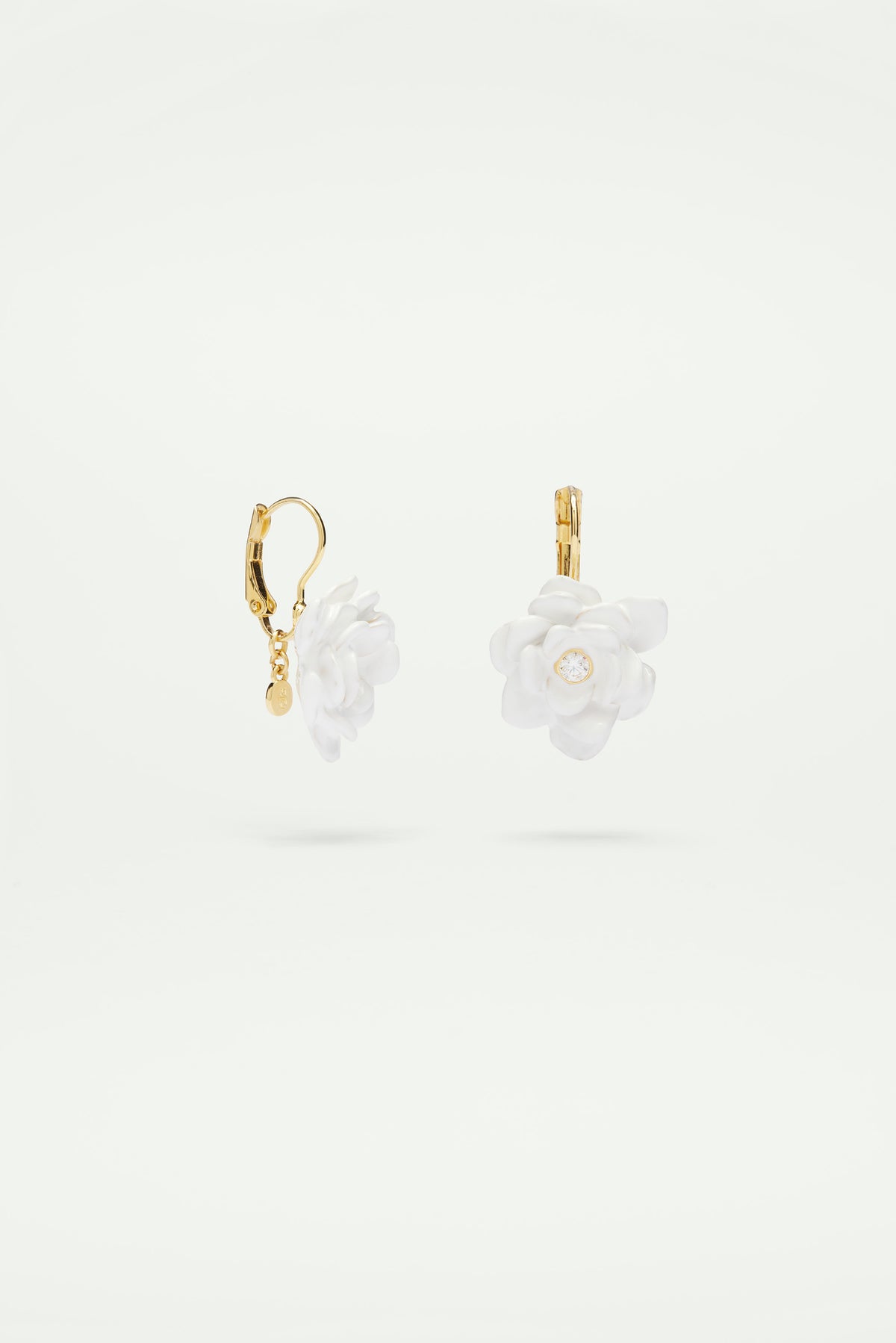 Boucles d'oreilles dormeuses gardénia et pierre taillée