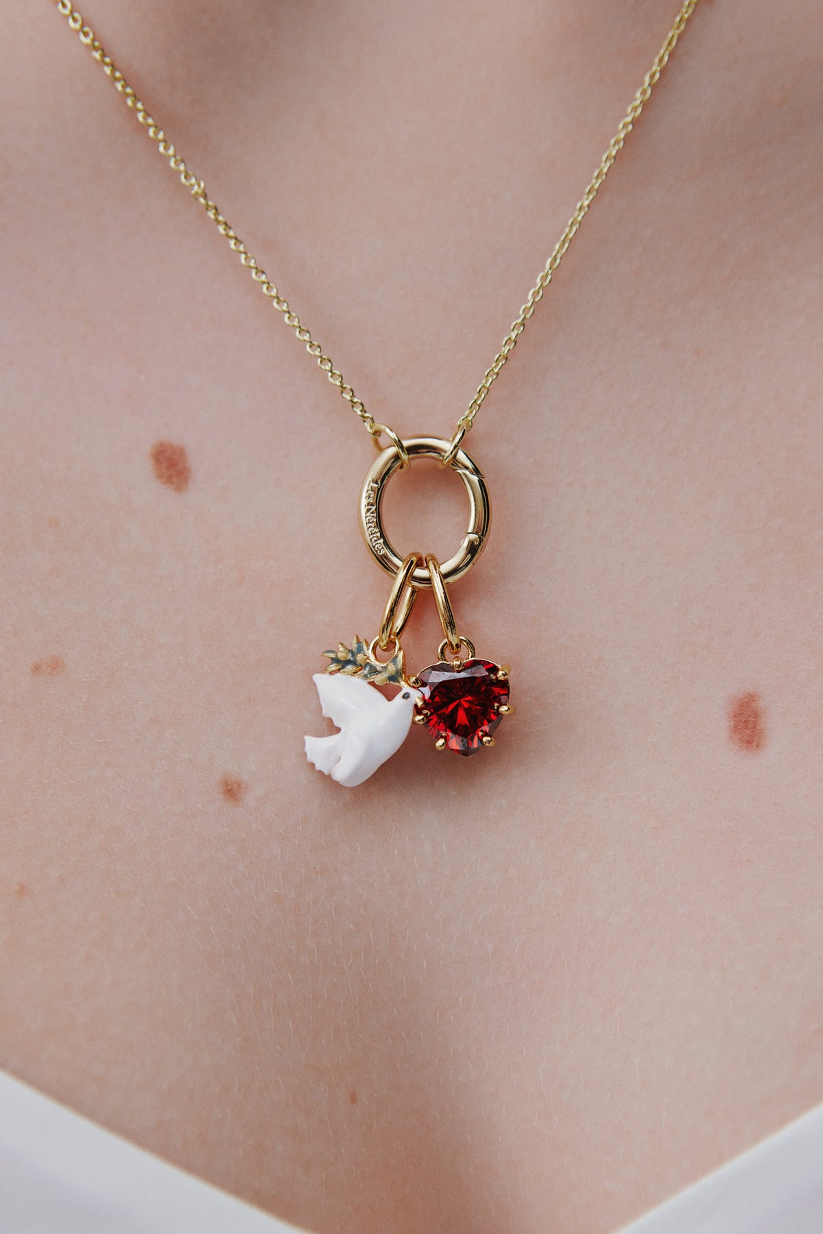 Pendentif Rouge Grenat, Jouvence et Attraction - Novembre