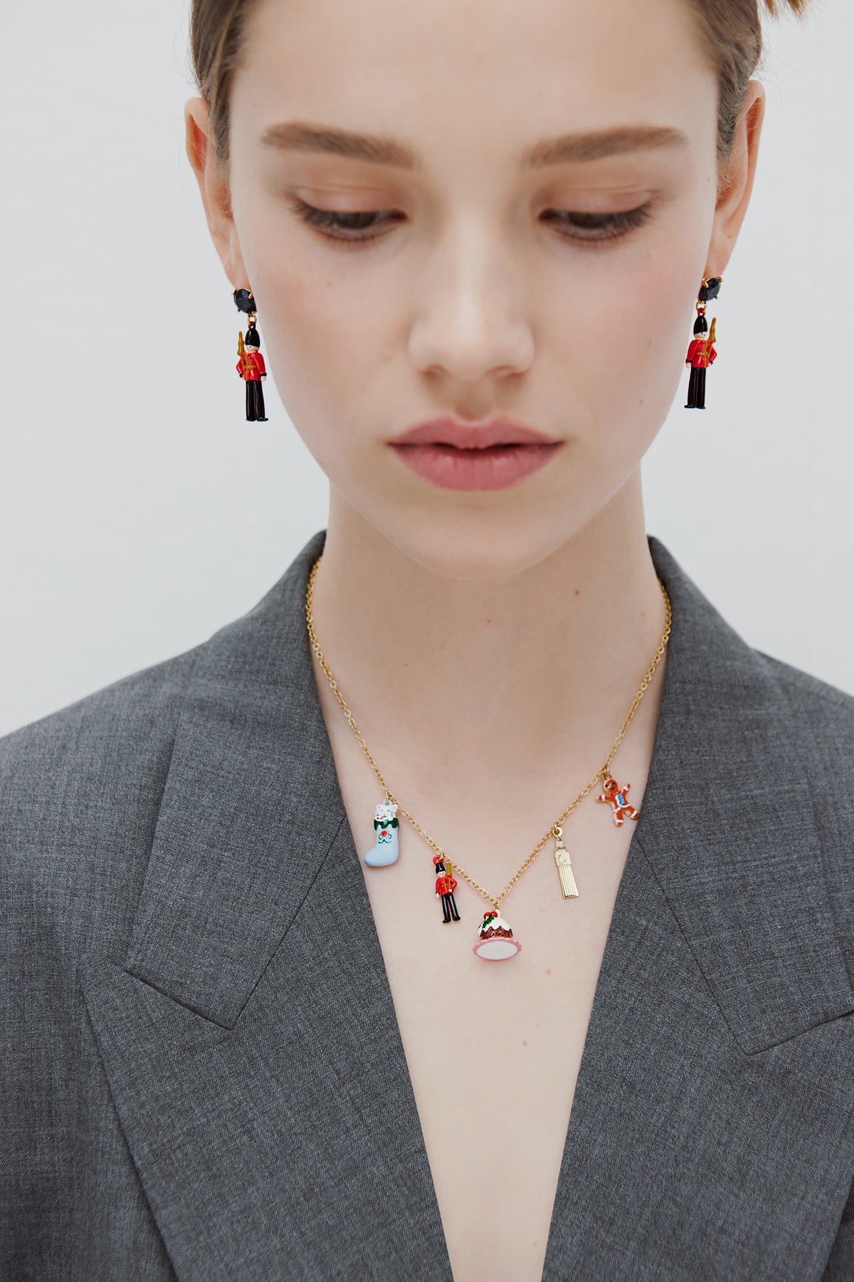 Boucles d'oreilles garde royal noir et rouge et verre facetté noir
