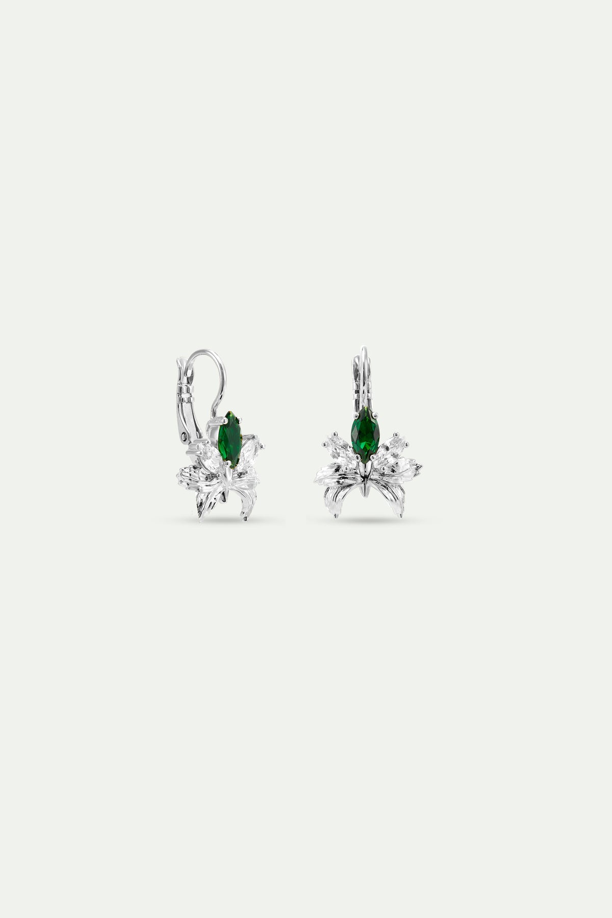 Boucles d'oreilles dormeuses argentées orchidée et pierres blanches et verte